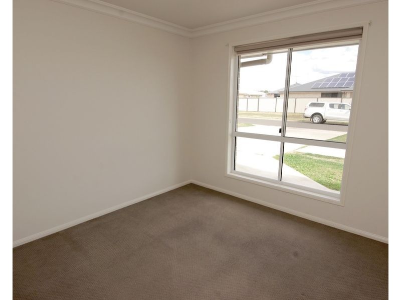1/2 Debbie Court, Oakey QLD 4401