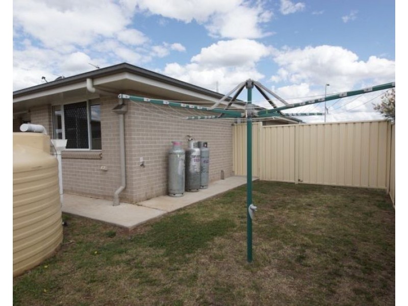 1/2 Debbie Court, Oakey QLD 4401
