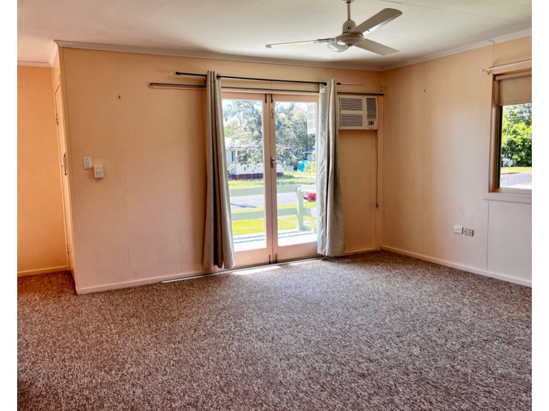 22 Aylmer Street, Oakey QLD 4401