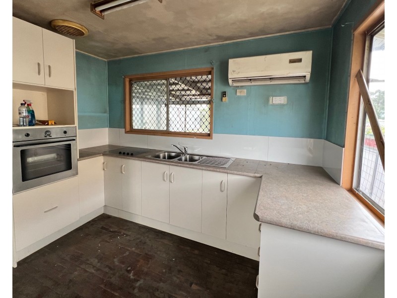 15 Earl Street, Jondaryan QLD 4403