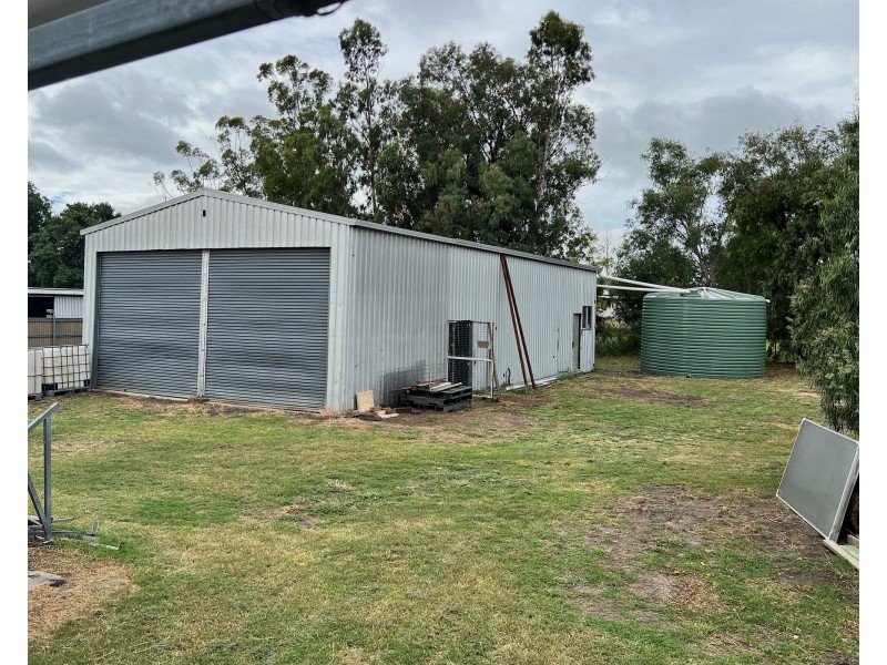 15 Earl Street, Jondaryan QLD 4403