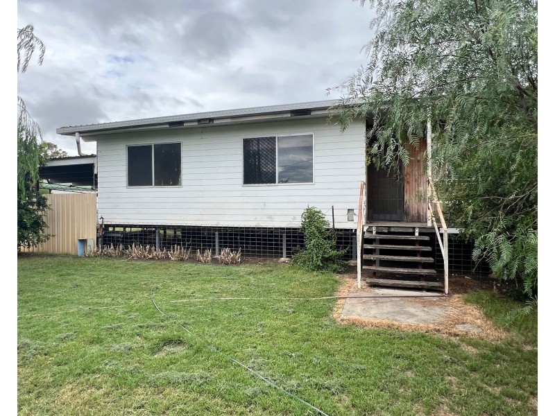 15 Earl Street, Jondaryan QLD 4403