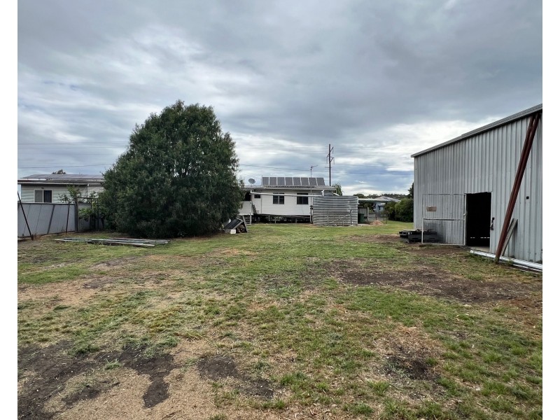 15 Earl Street, Jondaryan QLD 4403
