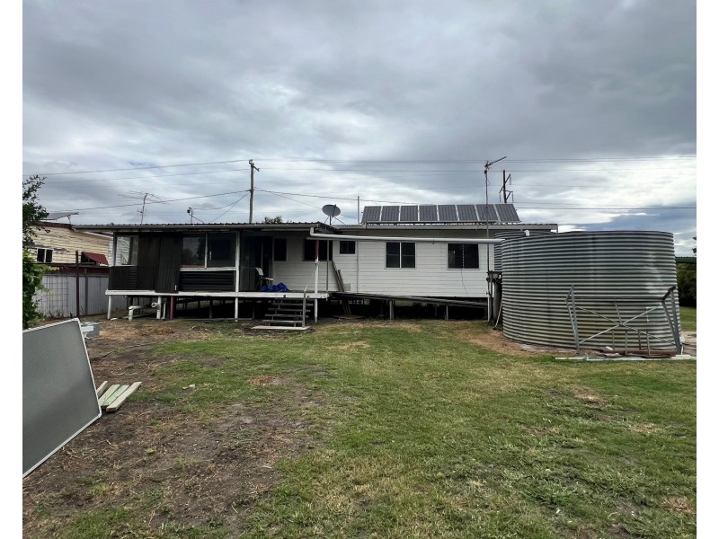 15 Earl Street, Jondaryan QLD 4403