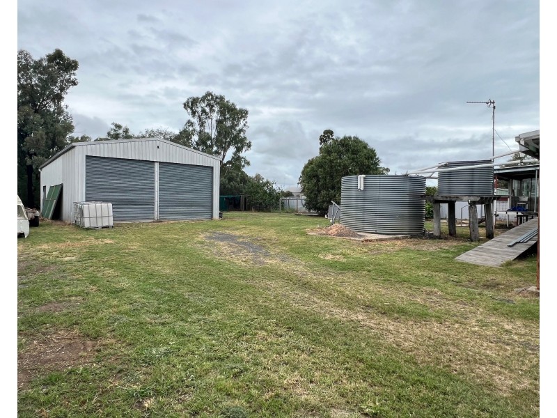 15 Earl Street, Jondaryan QLD 4403