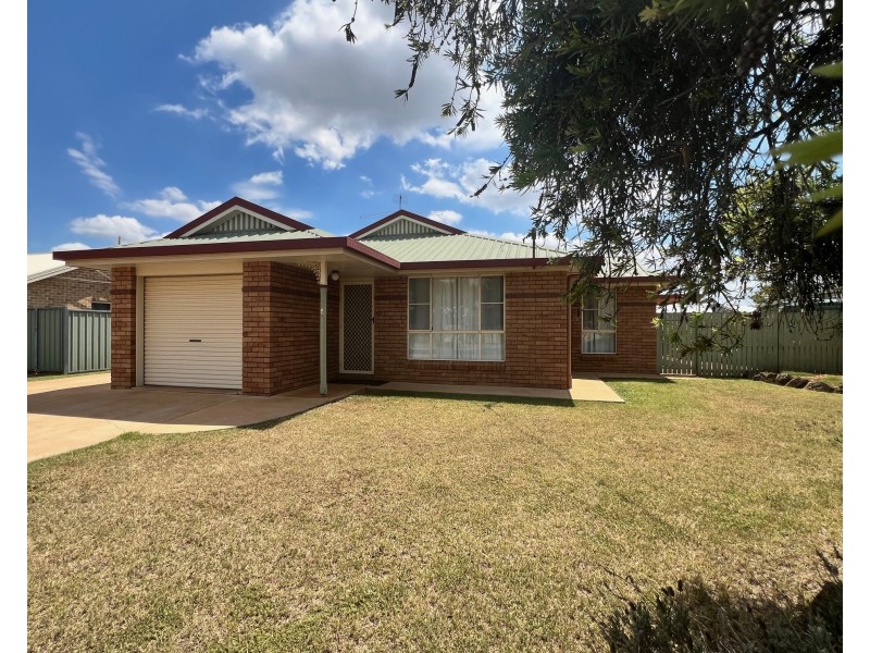 12 Shannon Court, Oakey QLD 4401