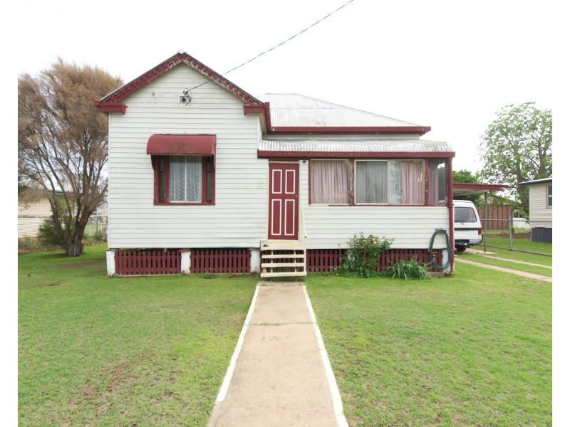 32 Davidson Street, Oakey QLD 4401