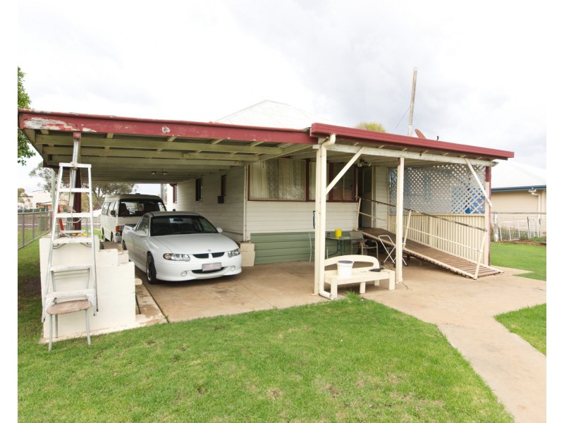 32 Davidson Street, Oakey QLD 4401