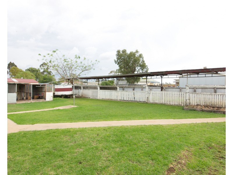 32 Davidson Street, Oakey QLD 4401