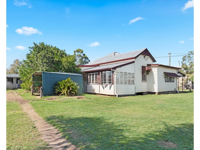 39 Cory Street, Oakey QLD 4401