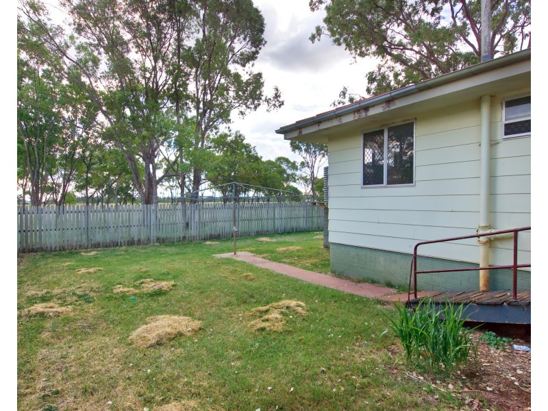 25 Milligan Street, Oakey QLD 4401