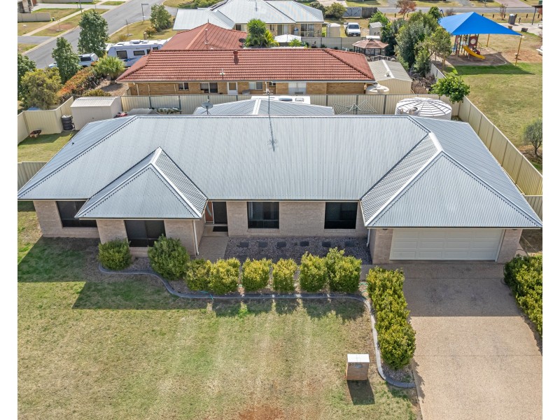 30 Berghofer Drive, Oakey QLD 4401