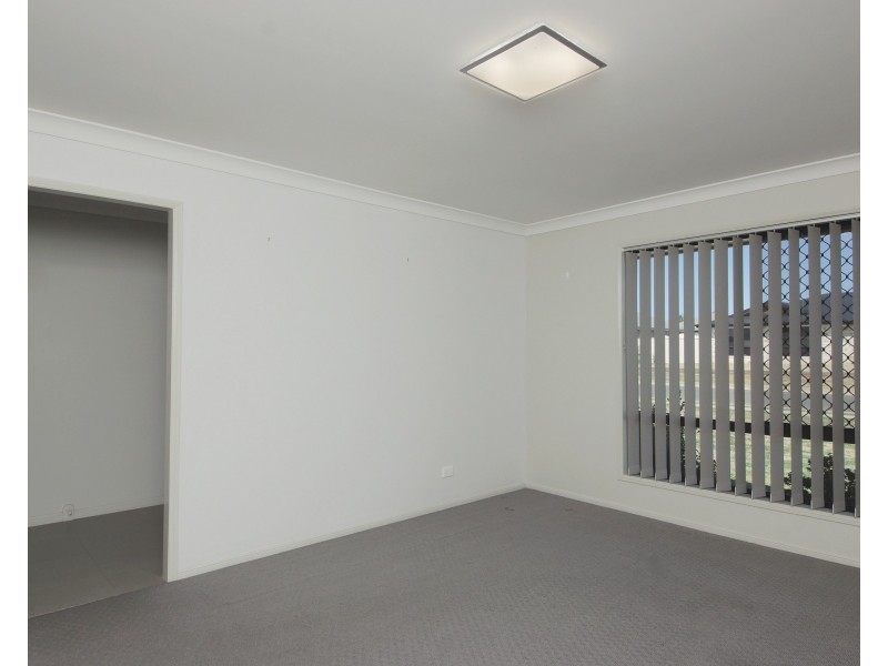 30 Berghofer Drive, Oakey QLD 4401