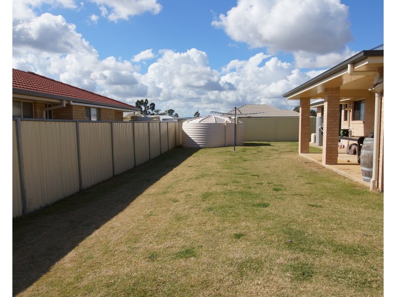 30 Berghofer Drive, Oakey QLD 4401