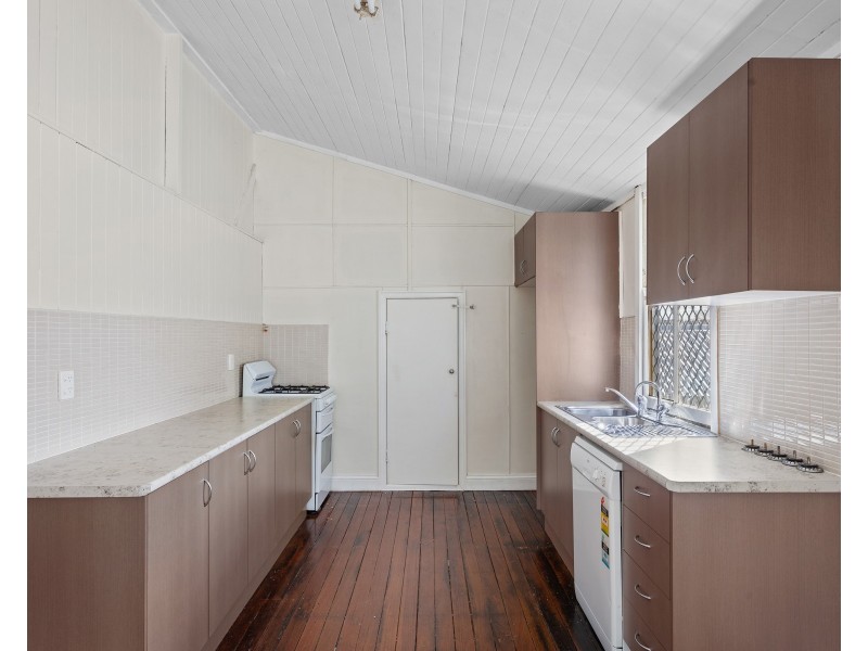 12 Creek Street, Oakey QLD 4401