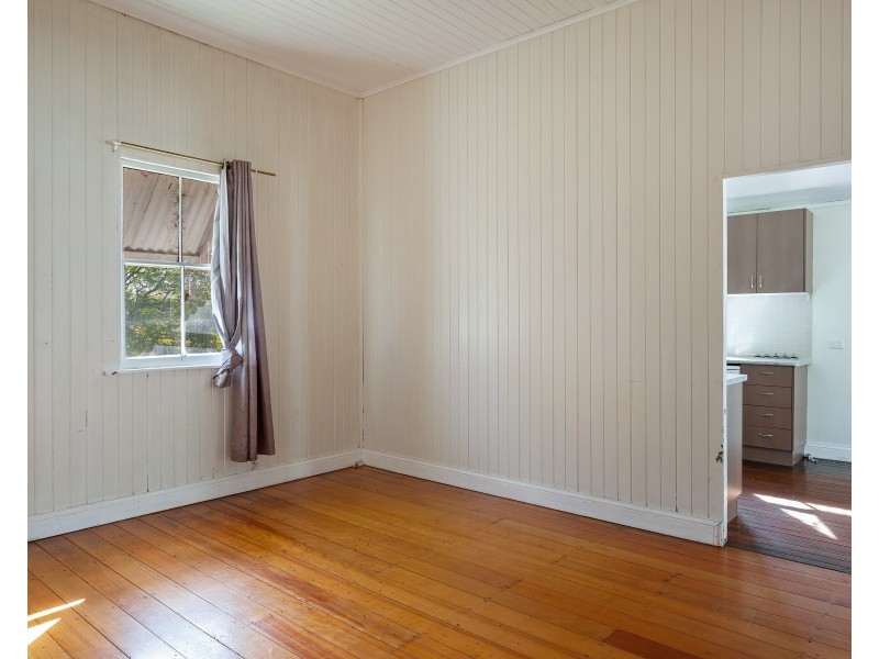 12 Creek Street, Oakey QLD 4401
