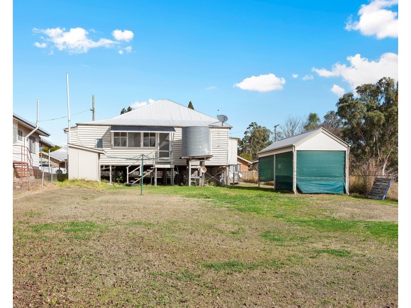 12 Creek Street, Oakey QLD 4401