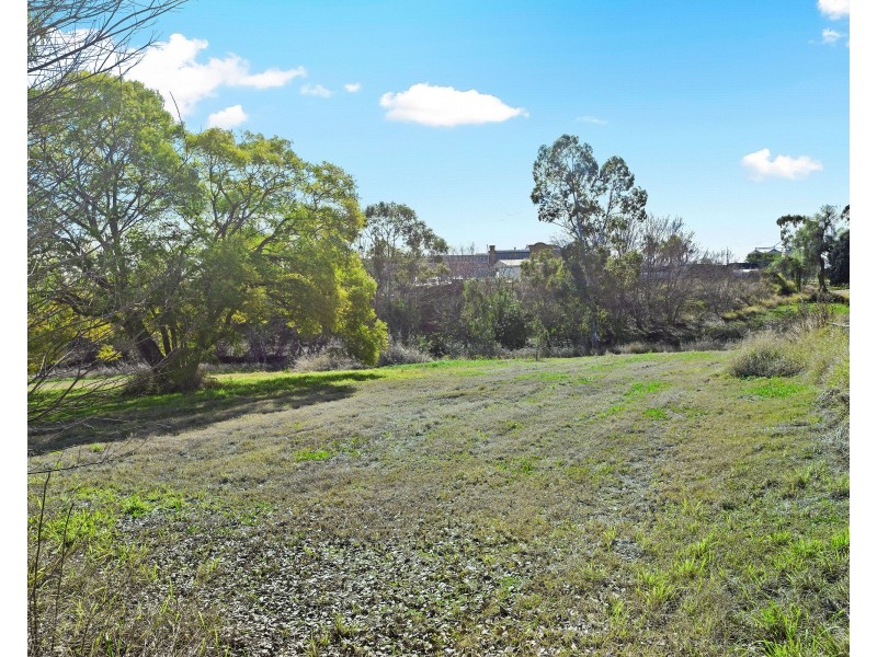 12 Creek Street, Oakey QLD 4401