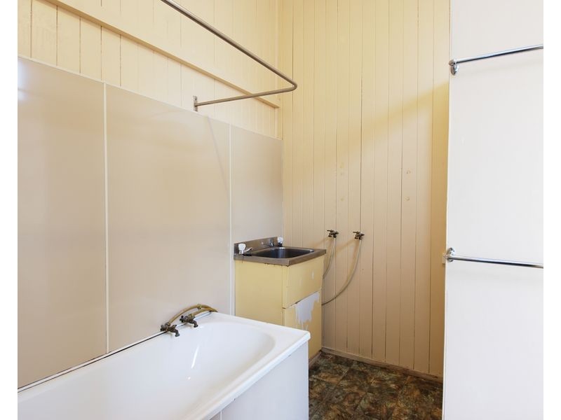 2/56 York Street, Oakey QLD 4401
