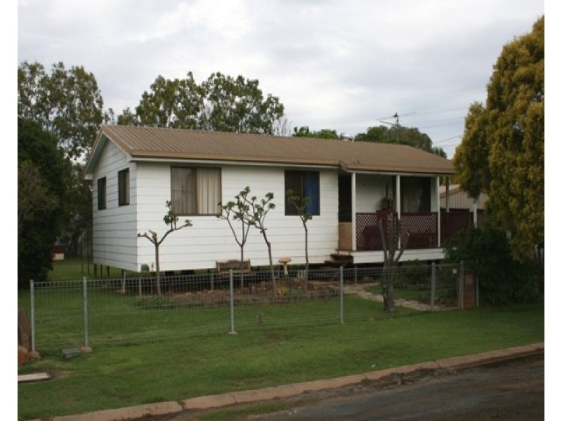 23 West Street, Oakey QLD 4401