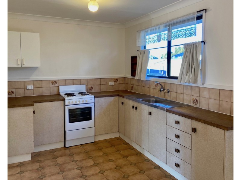 23 West Street, Oakey QLD 4401