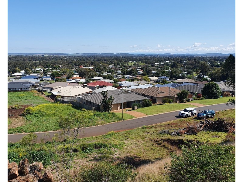 16 Mountain View Drive, Oakey QLD 4401