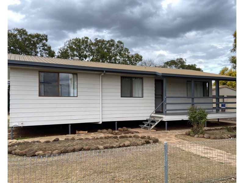 23 West Street, Oakey QLD 4401