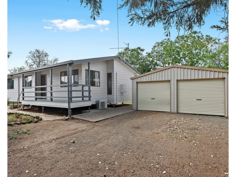 23 West Street, Oakey QLD 4401