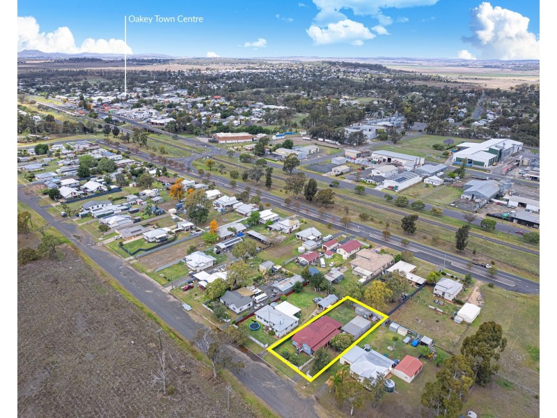 39 Donely Street, Oakey QLD 4401