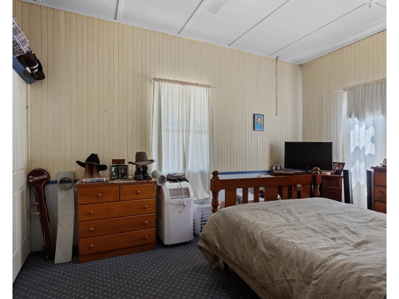 39 Donely Street, Oakey QLD 4401