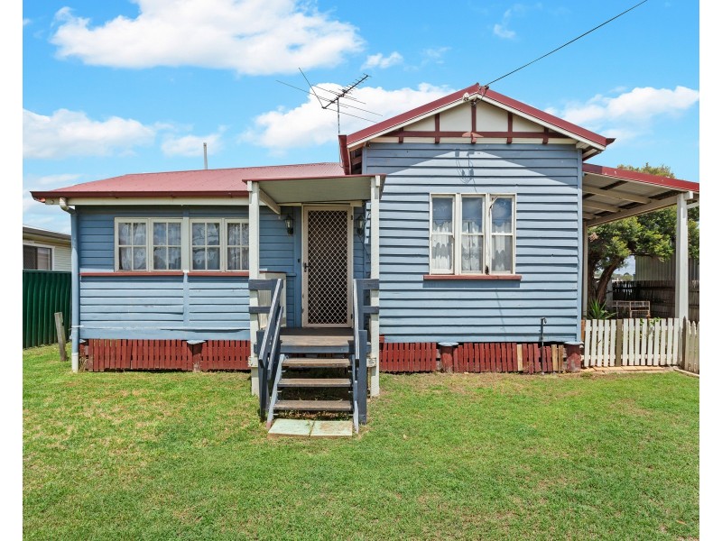 39 Donely Street, Oakey QLD 4401
