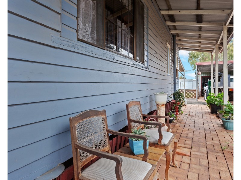 39 Donely Street, Oakey QLD 4401