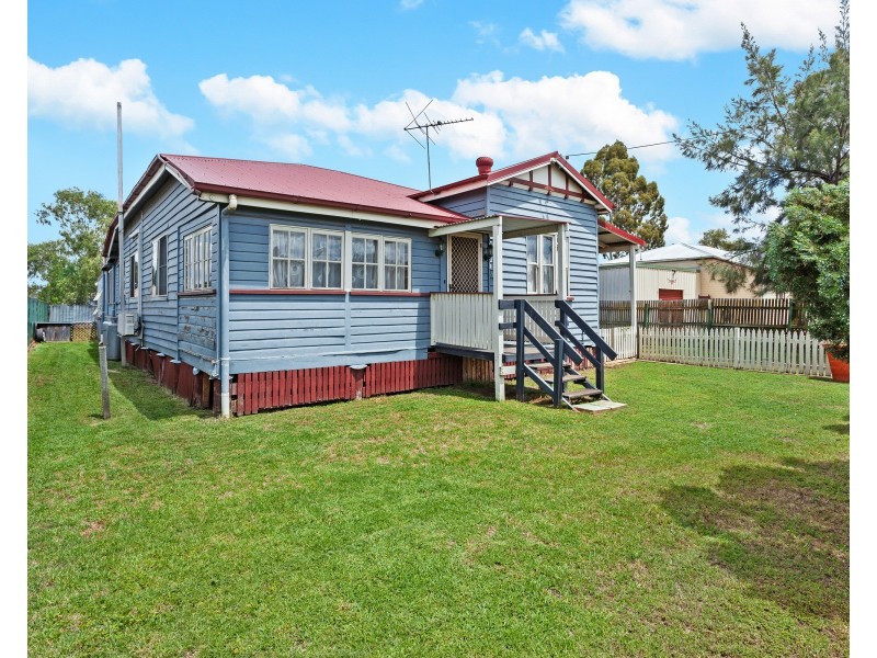 39 Donely Street, Oakey QLD 4401