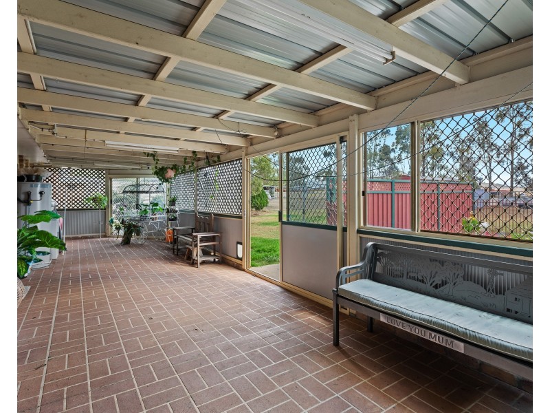 6 Russell Street, Oakey QLD 4401