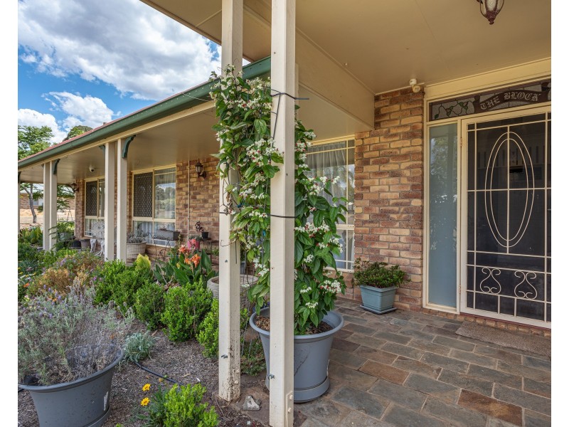 6 Russell Street, Oakey QLD 4401