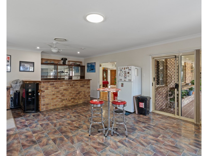 6 Russell Street, Oakey QLD 4401