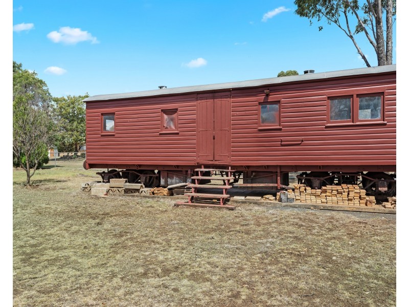 6 Russell Street, Oakey QLD 4401