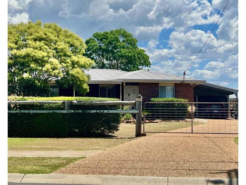 17 Hamlyn Road, Oakey QLD 4401