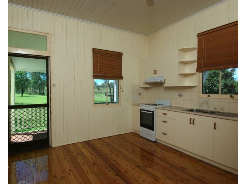 145 Henningsen Road, Oakey QLD 4401