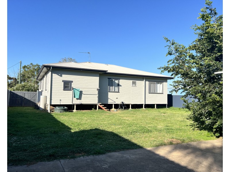 11A Donely Street, Oakey QLD 4401