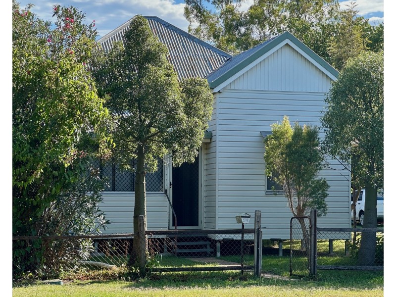 13 Queen Street, Oakey QLD 4401