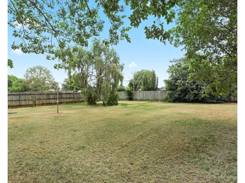 13 James Street, Oakey QLD 4401