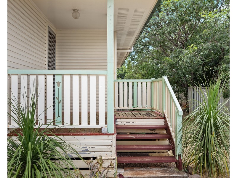 13 James Street, Oakey QLD 4401