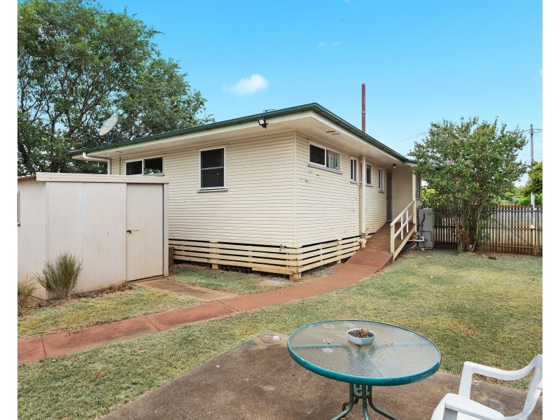 13 James Street, Oakey QLD 4401