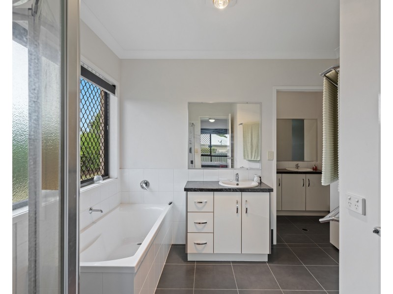 35 Murray Street, Oakey QLD 4401