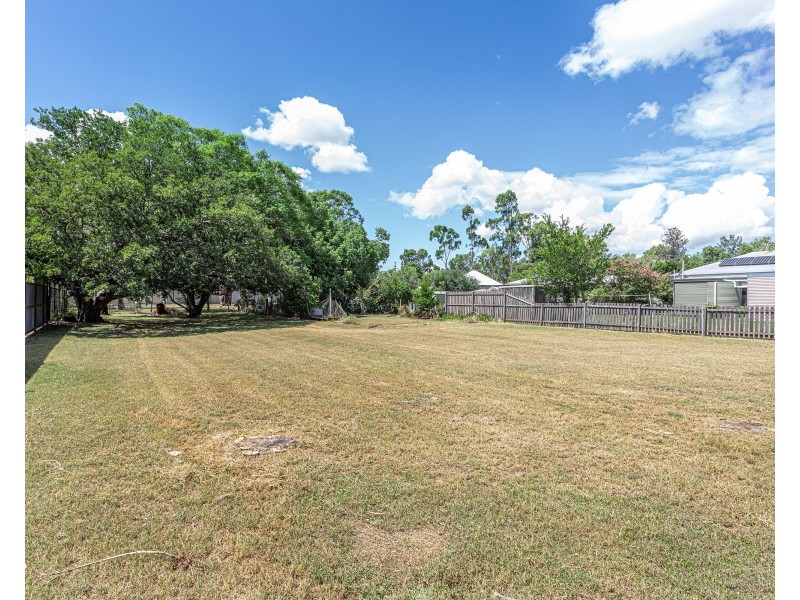 2 Taylor Street, Oakey QLD 4401