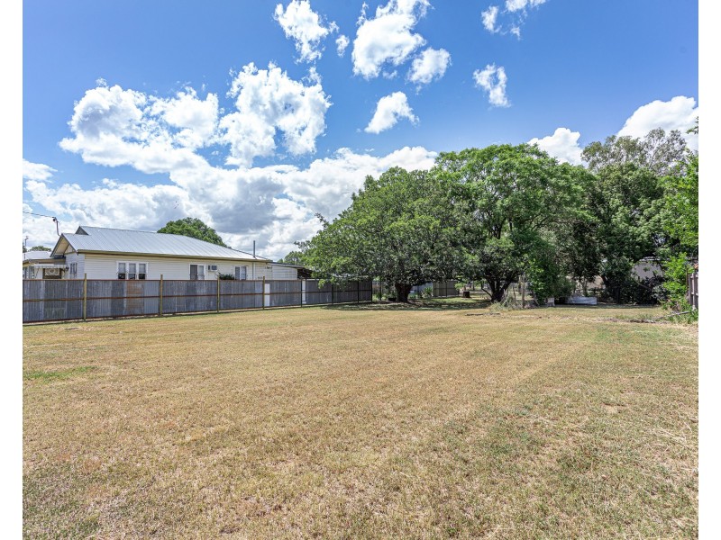 2 Taylor Street, Oakey QLD 4401