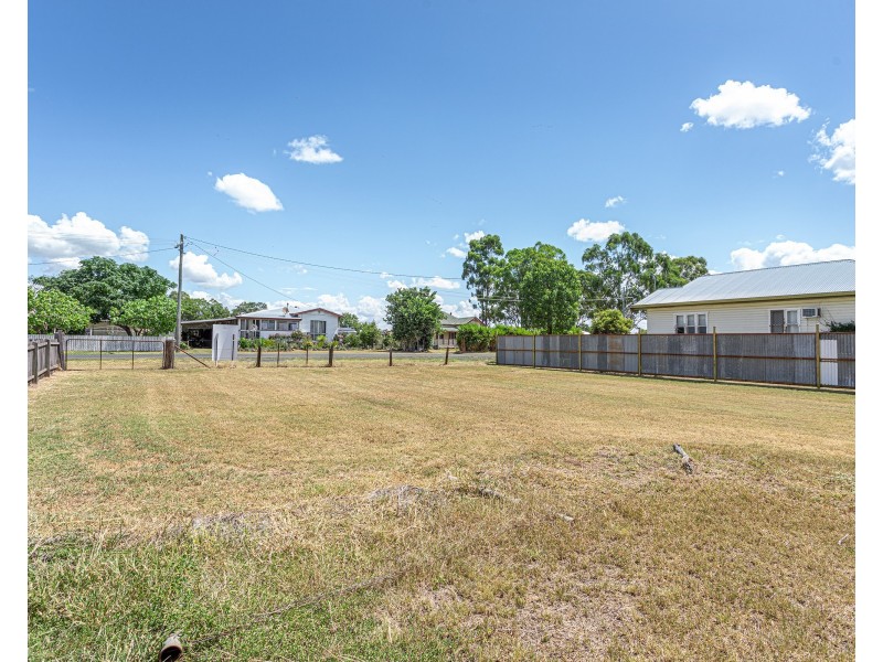 2 Taylor Street, Oakey QLD 4401