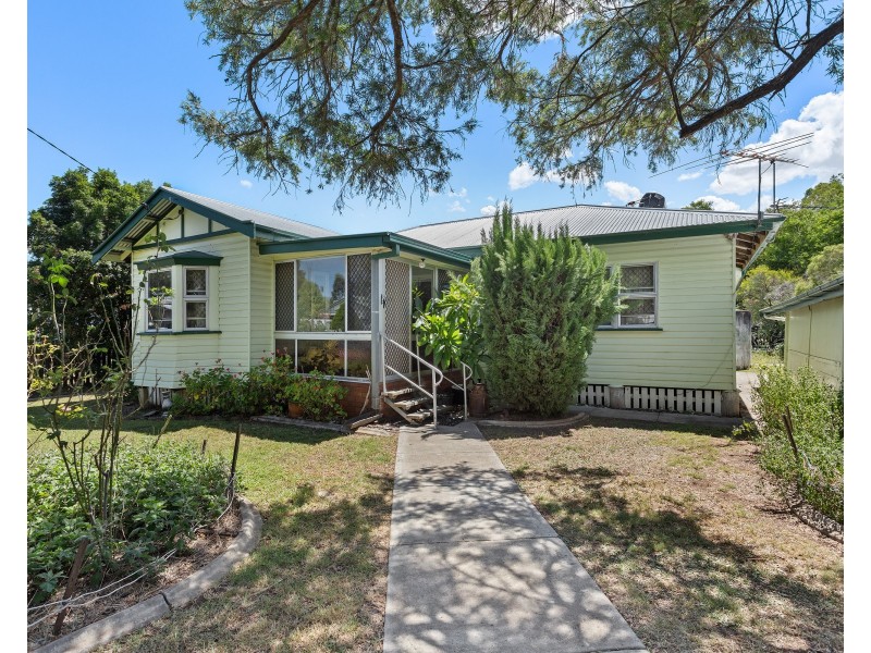 30 Cory Street, Oakey QLD 4401