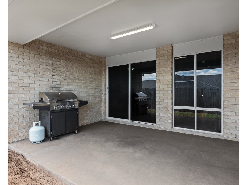 7 Leyden Drive, Oakey QLD 4401